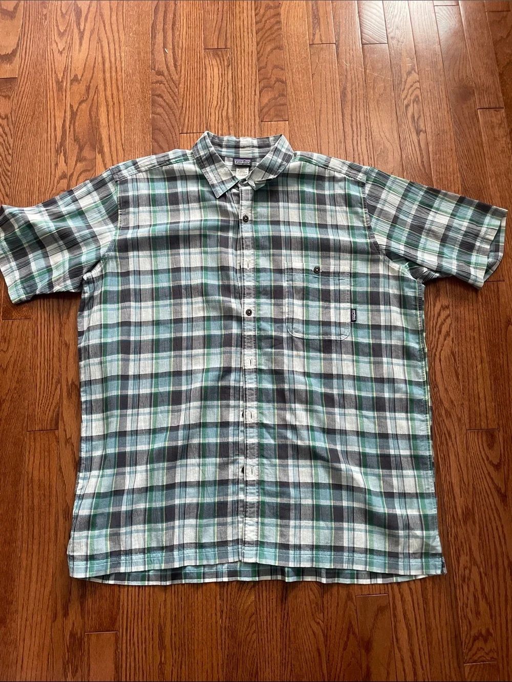 Patagonia Green Plaid Short Sleeve Button Down Men’s Sz XXL